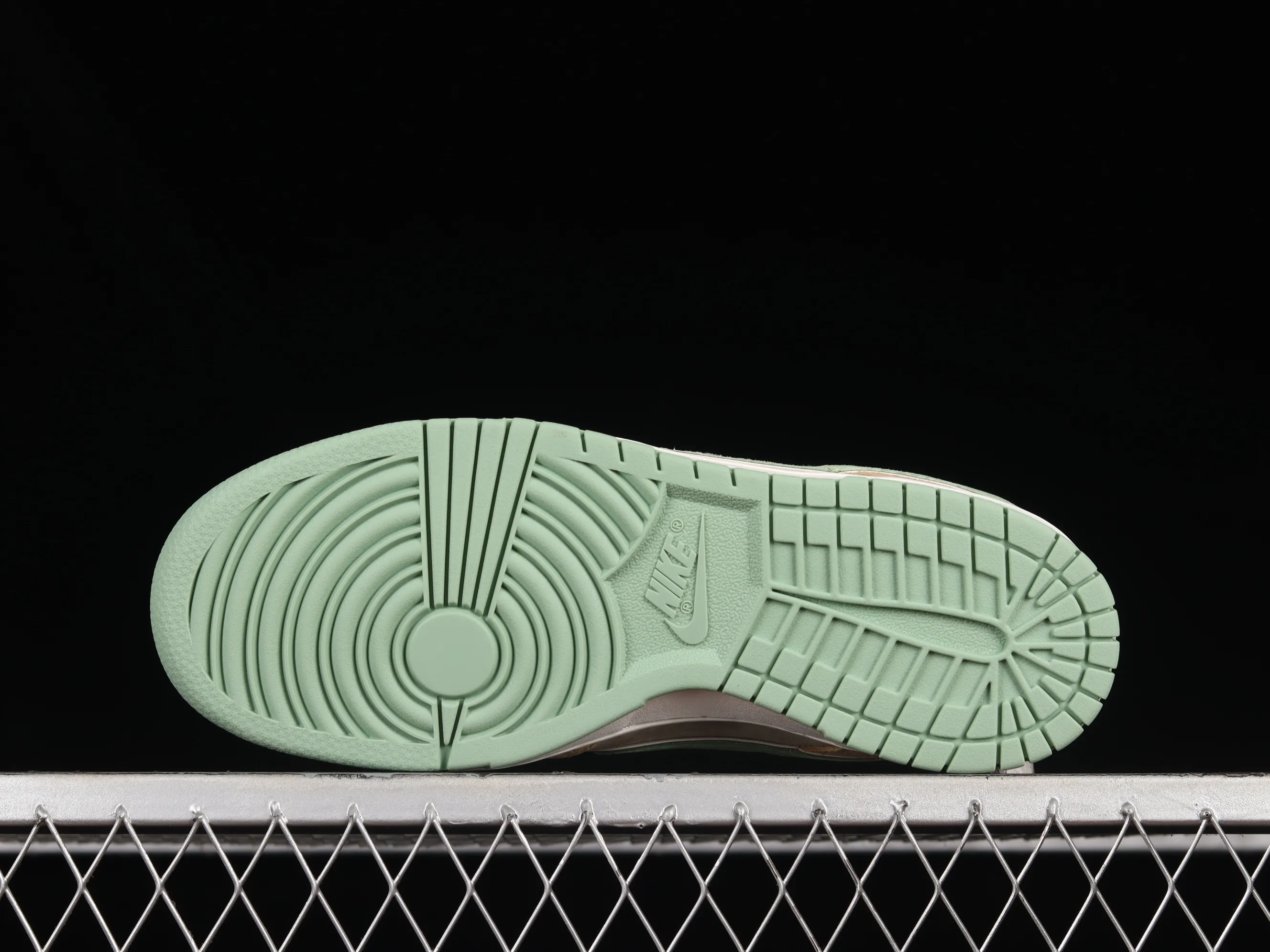 All Categories Nk SB Dunk Series Nk SB Dunk Low Low-top sneakers Otomo Katsuhiro x Nk SB Dunk Low "Steamboy OST" Creative customization collaboration Otomo Katsuhiro co-branded SB low-top sports casual sneakers ST1391-202